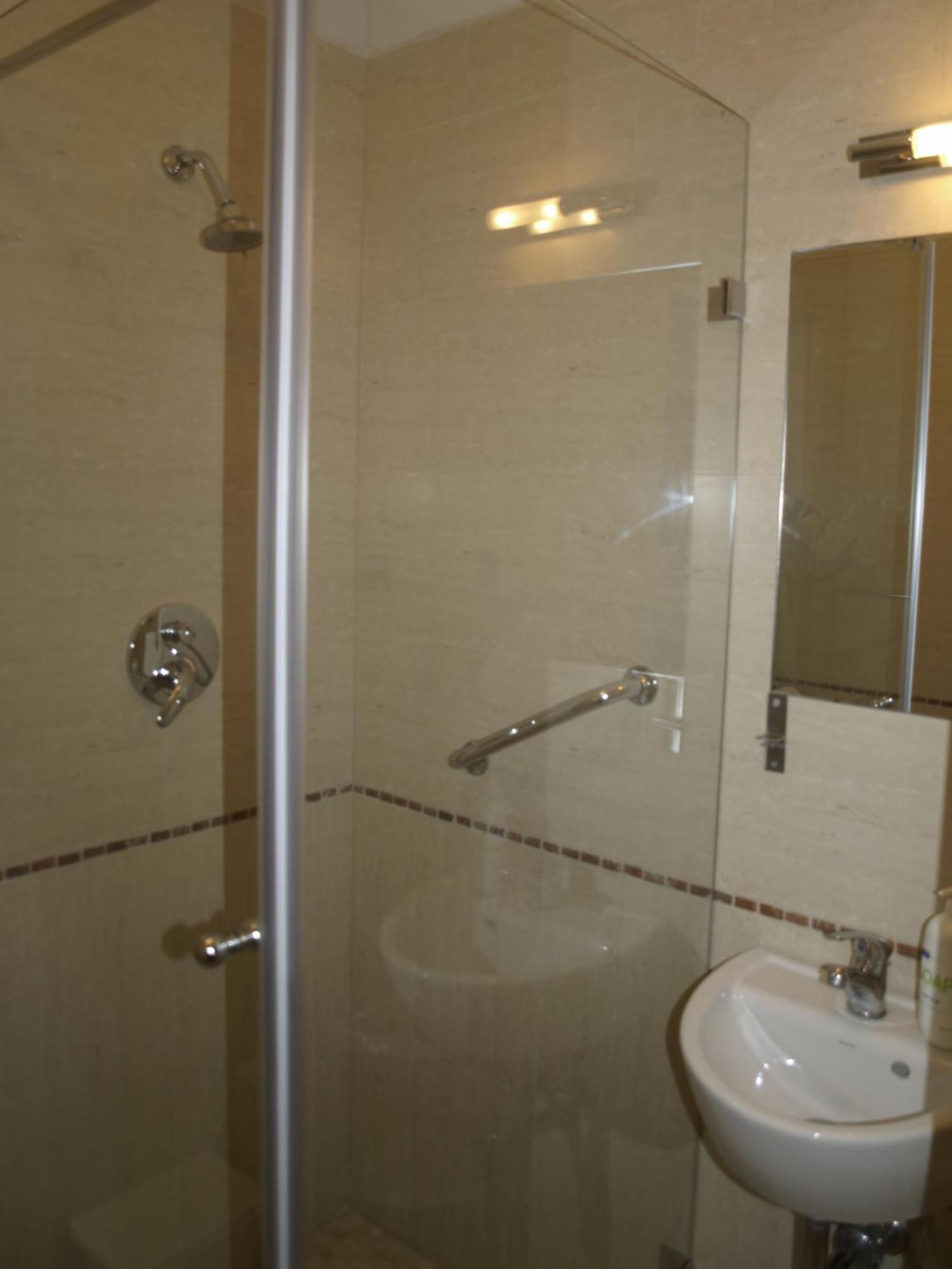 Krzysin Hotel Podkowa Leśna Kamer foto