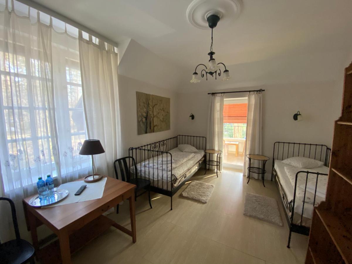 Krzysin Hotel Podkowa Leśna Buitenkant foto